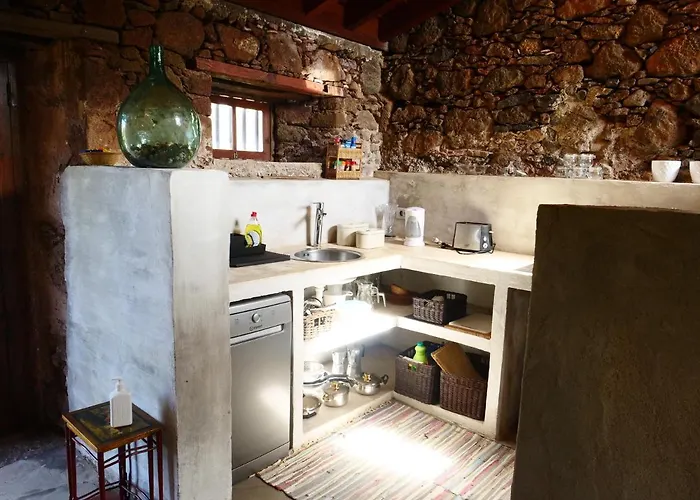 Cerca De La Costa De *