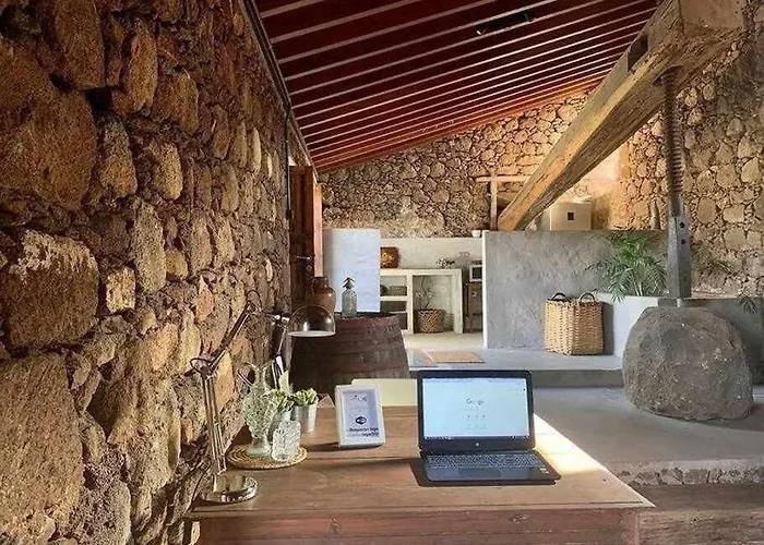 Cerca De La Costa De