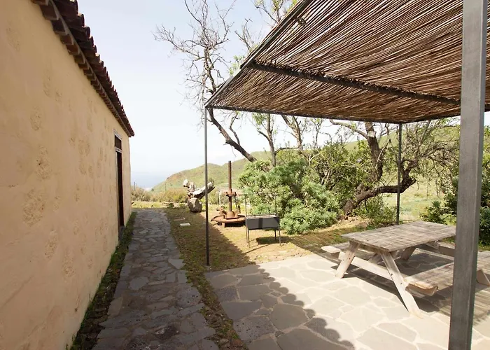 Cerca De La Costa De *