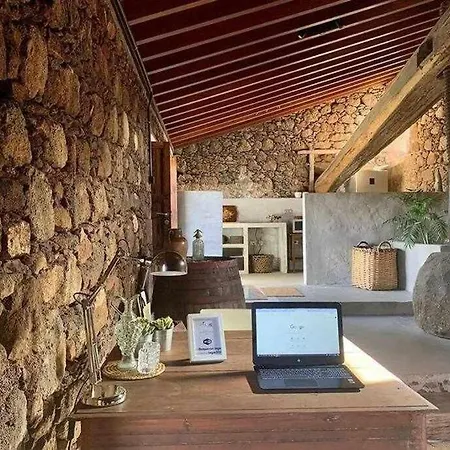 Cerca De La Costa De